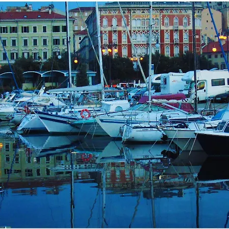 Le Petit Phare In Centro Storico Con Vista Mare Trieste