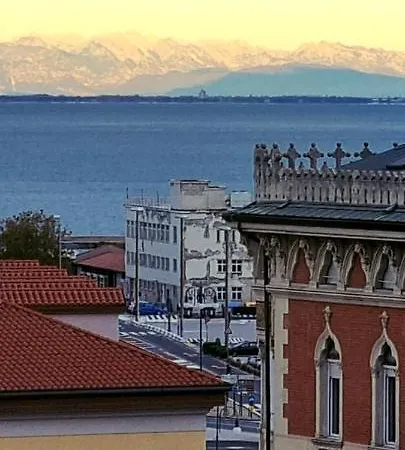 Apartment Le Petit Phare In Centro Storico Con Vista Mare Triest